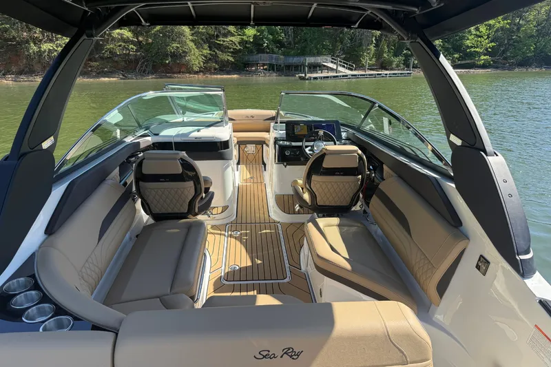 Slide: The Image of Sea Ray SLX 260 Outboard 2026 - 32