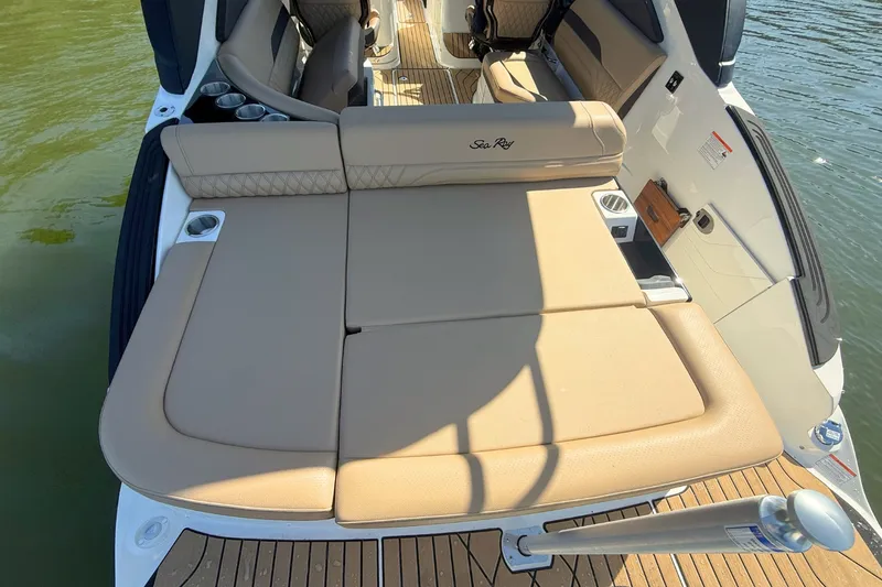 Slide: The Image of Sea Ray SLX 260 Outboard 2026 - 7
