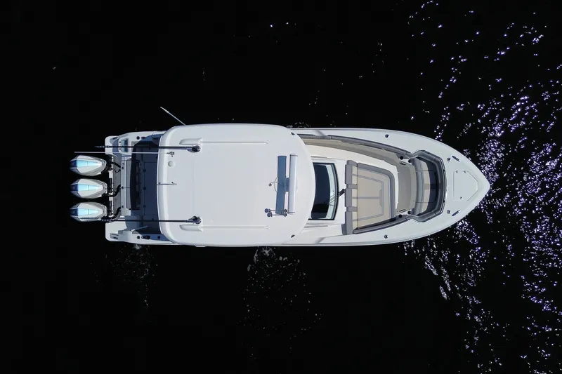 Slide: The Image of Boston Whaler 350 REALM 2024 - 15