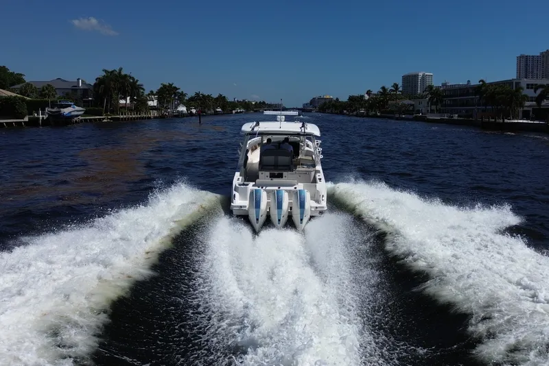 Slide: The Image of Boston Whaler 350 REALM 2024 - 18
