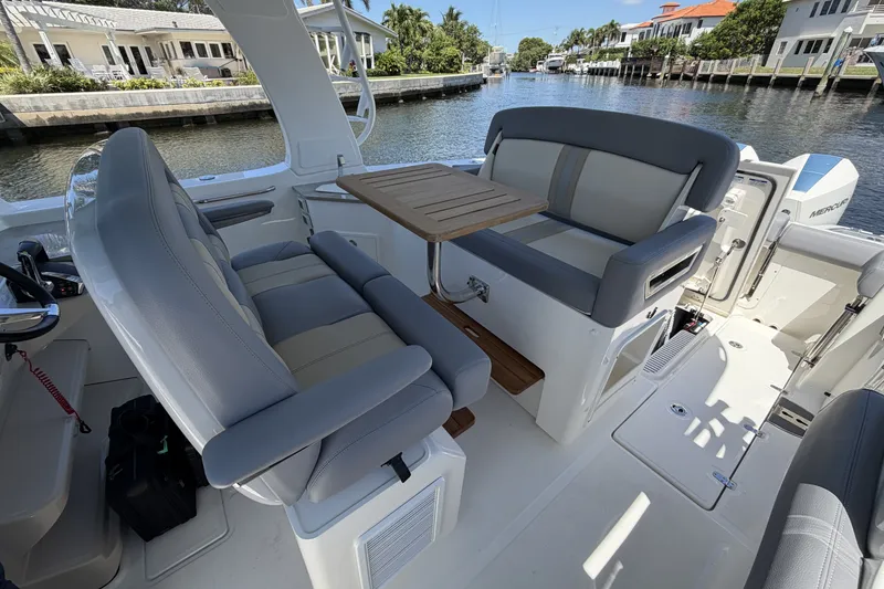 Slide: The Image of Boston Whaler 350 REALM 2024 - 48