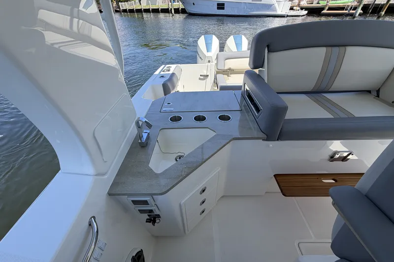 Slide: The Image of Boston Whaler 350 REALM 2024 - 50