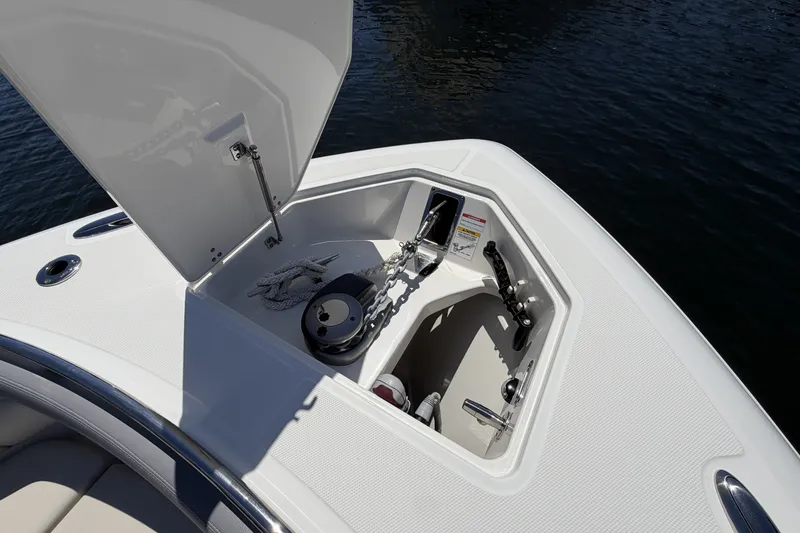 Slide: The Image of Boston Whaler 350 REALM 2024 - 70