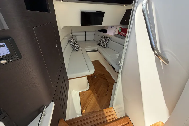 Slide: The Image of Boston Whaler 350 REALM 2024 - 76
