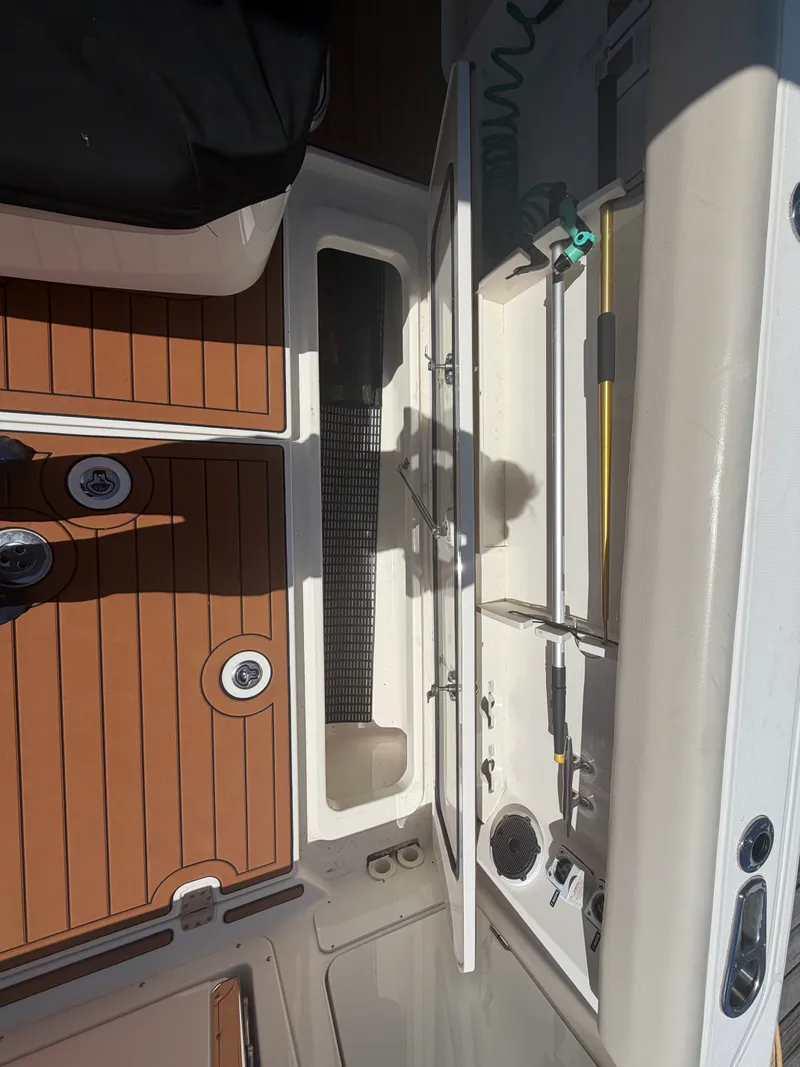 Slide: The Image of Boston Whaler 380 OUTRAGE 2021 - 10