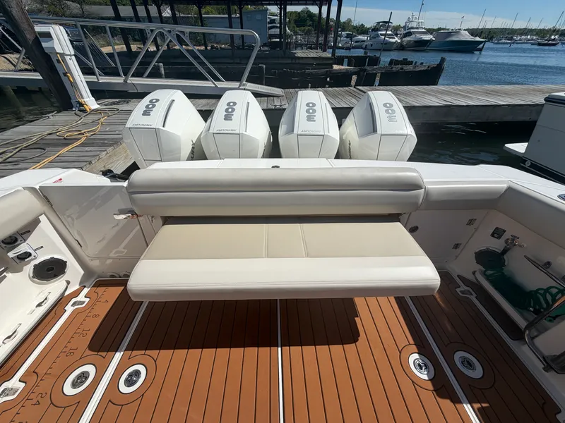 Slide: The Image of Boston Whaler 380 OUTRAGE 2021 - 17