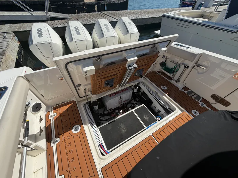 Slide: The Image of Boston Whaler 380 OUTRAGE 2021 - 21