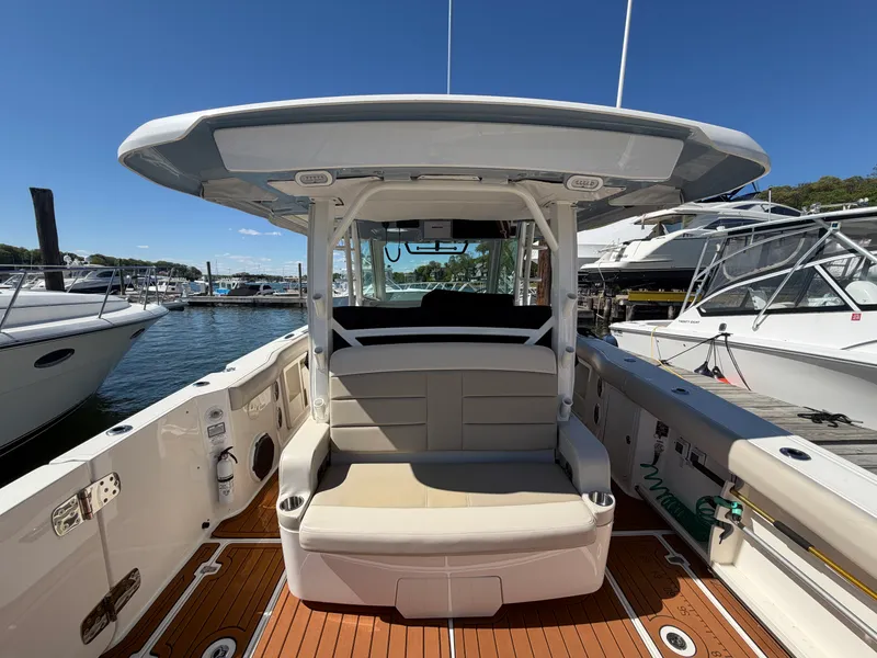 Slide: The Image of Boston Whaler 380 OUTRAGE 2021 - 23