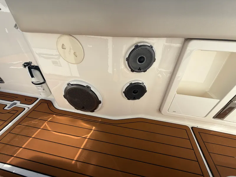 Slide: The Image of Boston Whaler 380 OUTRAGE 2021 - 25