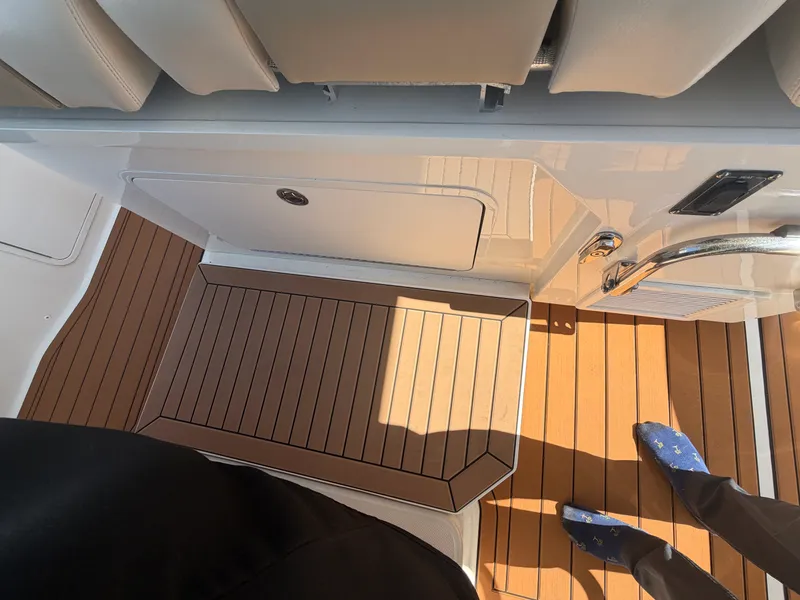 Slide: The Image of Boston Whaler 380 OUTRAGE 2021 - 27