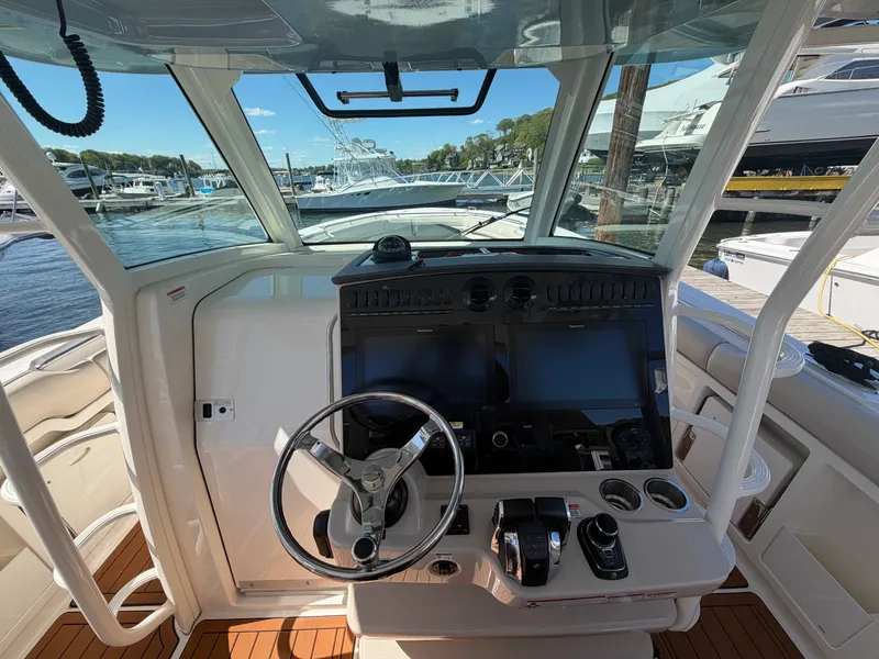 Slide: The Image of Boston Whaler 380 OUTRAGE 2021 - 29