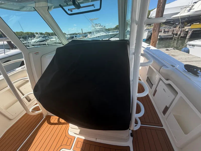 Slide: The Image of Boston Whaler 380 OUTRAGE 2021 - 3