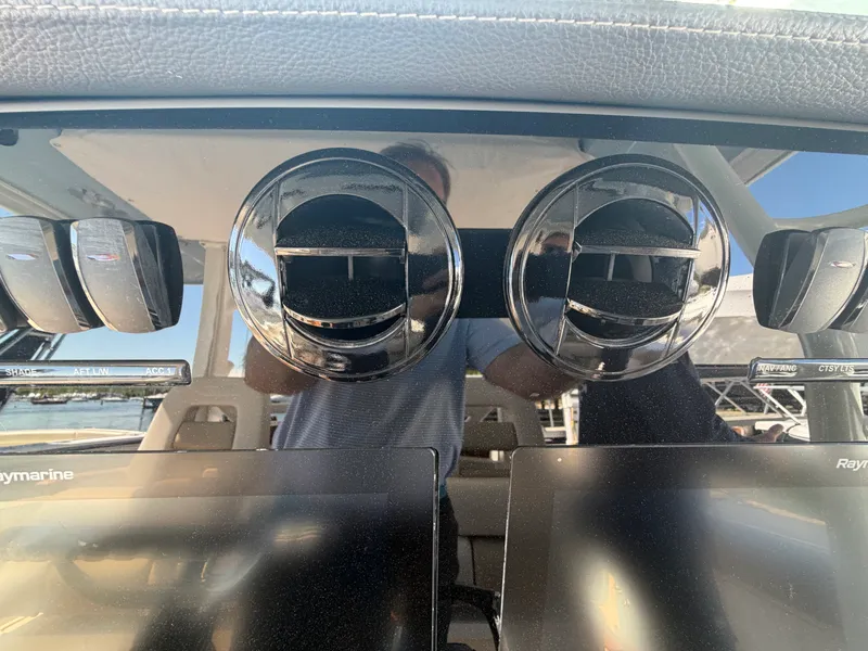 Slide: The Image of Boston Whaler 380 OUTRAGE 2021 - 30
