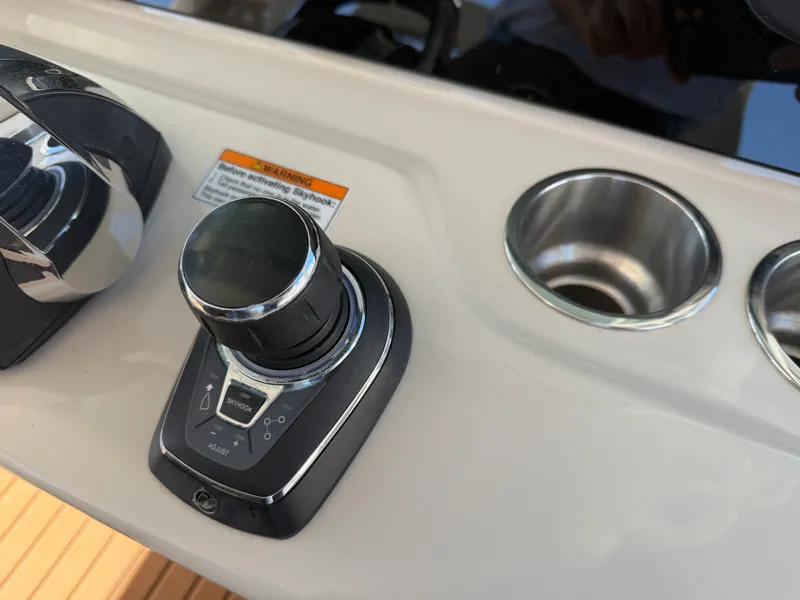 Slide: The Image of Boston Whaler 380 OUTRAGE 2021 - 31