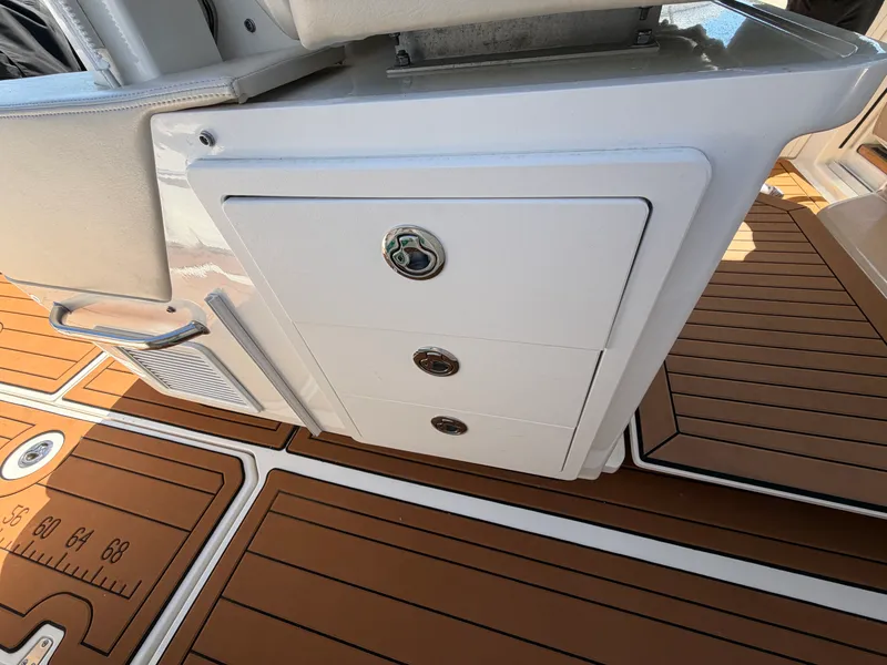 Slide: The Image of Boston Whaler 380 OUTRAGE 2021 - 34