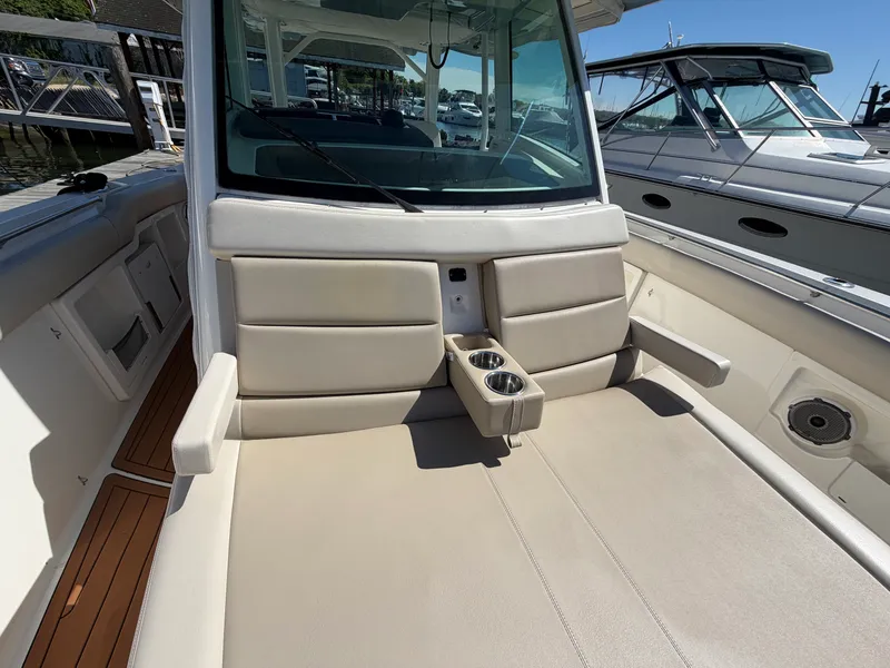 Slide: The Image of Boston Whaler 380 OUTRAGE 2021 - 37