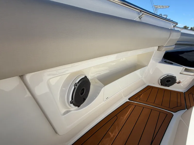 Slide: The Image of Boston Whaler 380 OUTRAGE 2021 - 41