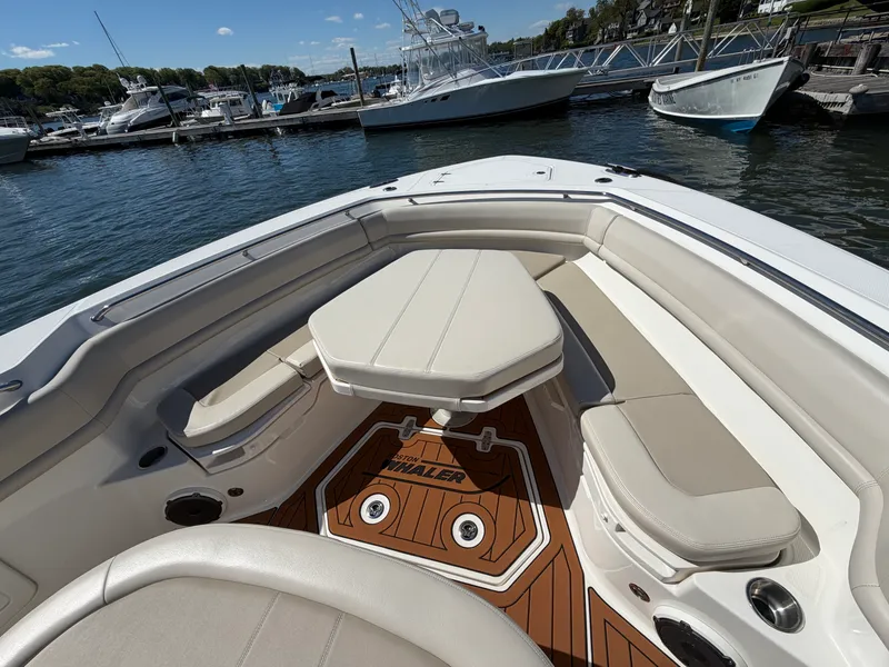 Slide: The Image of Boston Whaler 380 OUTRAGE 2021 - 42