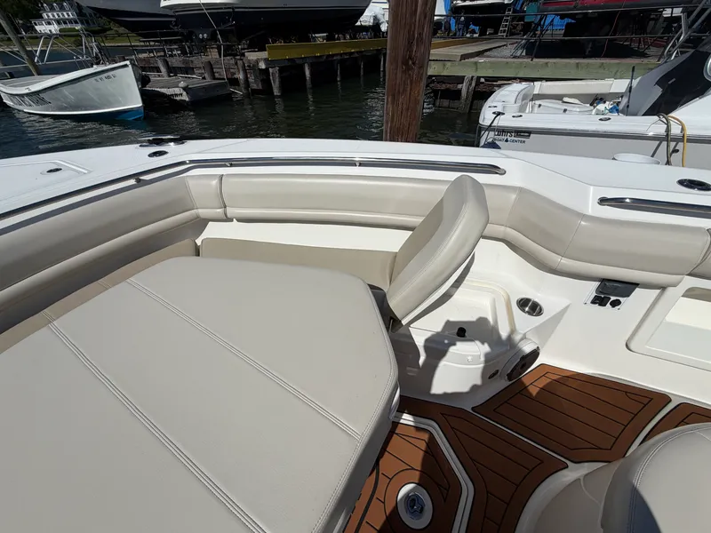 Slide: The Image of Boston Whaler 380 OUTRAGE 2021 - 43
