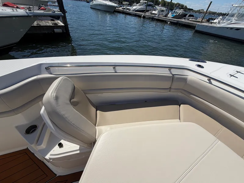 Slide: The Image of Boston Whaler 380 OUTRAGE 2021 - 44