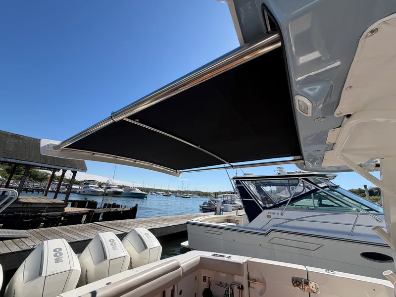 Slide: The Image of Boston Whaler 380 OUTRAGE 2021 - 48