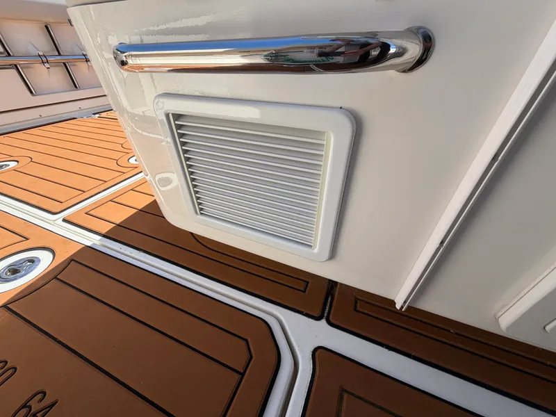 Slide: The Image of Boston Whaler 380 OUTRAGE 2021 - 60