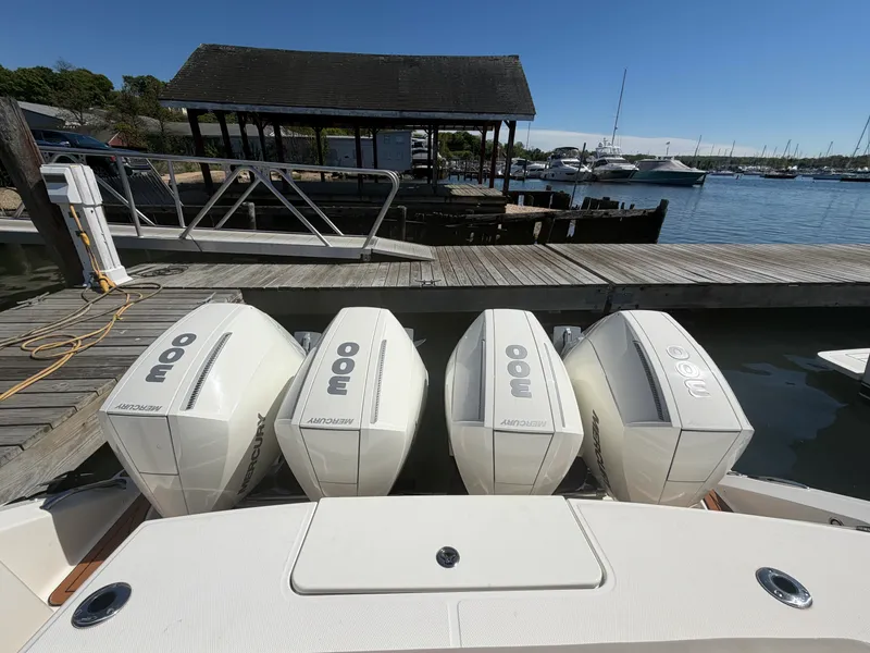 Slide: The Image of Boston Whaler 380 OUTRAGE 2021 - 9