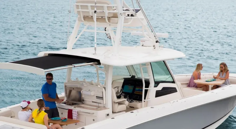 The Image of Boston Whaler 380 Outrage 2027 - 0