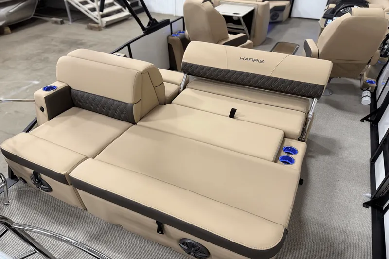 Slide: The Image of Harris 230 Sunliner 2025 - 4