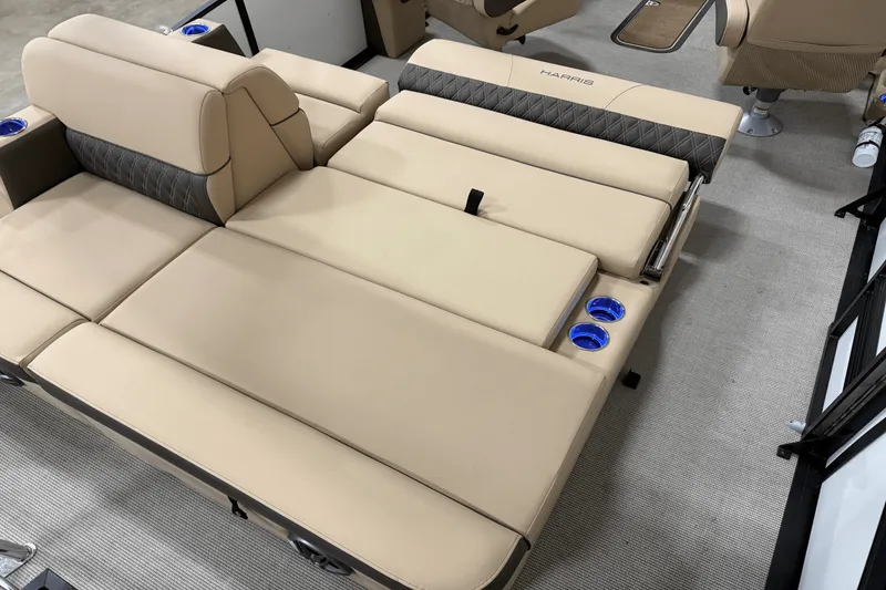 Slide: The Image of Harris 230 Sunliner 2025 - 5