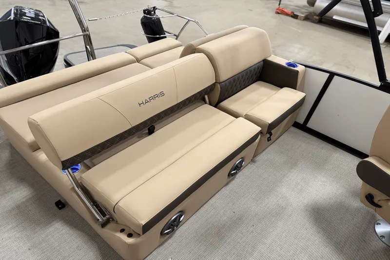 Slide: The Image of Harris 230 Sunliner 2025 - 7