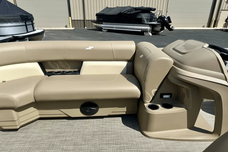 Slide: The Image of Starcraft LX 22 R 2025 - 10