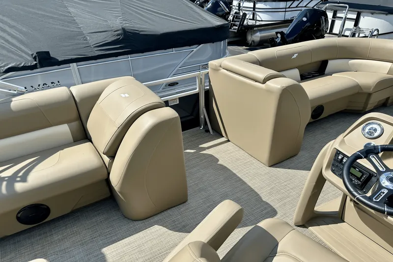 Slide: The Image of Starcraft LX 22 R 2025 - 24