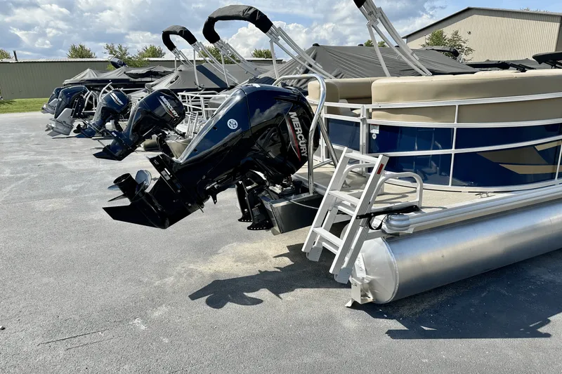 Slide: The Image of Starcraft LX 22 R 2025 - 30