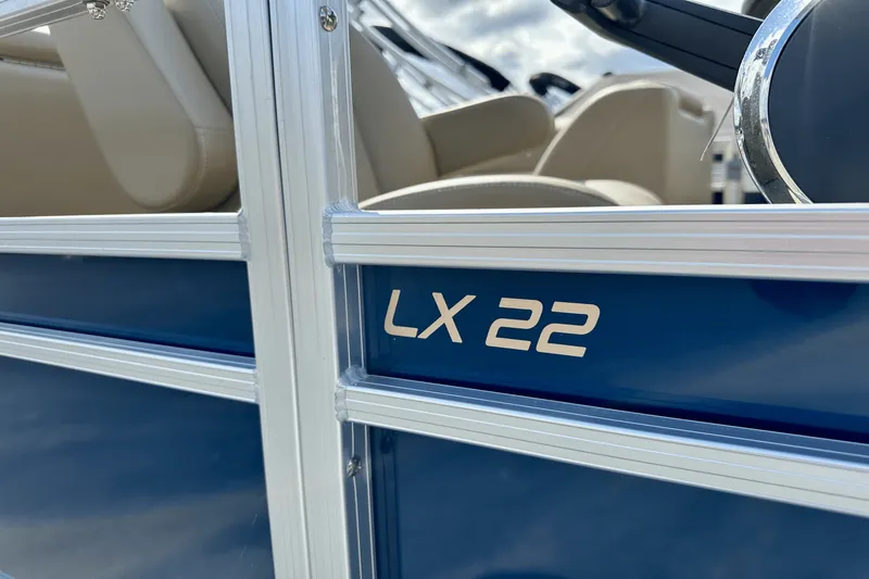 Slide: The Image of Starcraft LX 22 R 2025 - 5