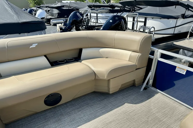 Slide: The Image of Starcraft LX 22 R 2025 - 7