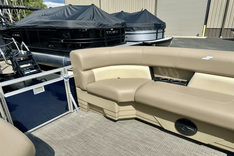 Slide: The Image of Starcraft LX 22 R 2025 - 9