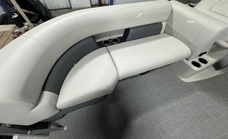 Slide: The Image of Starcraft LX 22 R 2025 - 18