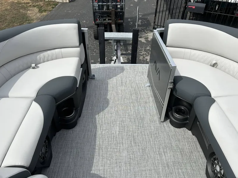 Slide: The Image of Avalon LSZ 23 Rear Fish 2027 - 24