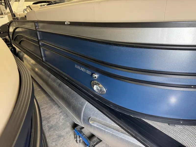 Slide: The Image of Harris 230 Sunliner 2025 - 1