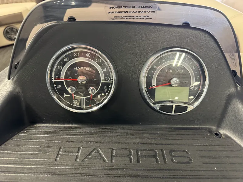 Slide: The Image of Harris 230 Sunliner 2025 - 12