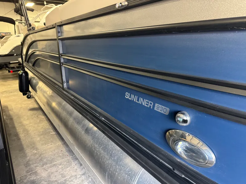 Slide: The Image of Harris 230 Sunliner 2025 - 2