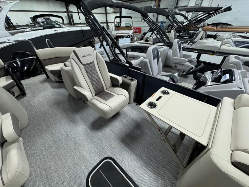 Slide: The Image of Harris 230 Sunliner 2025 - 7