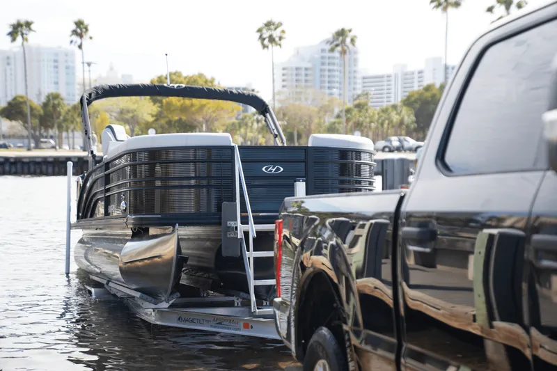 Slide: The Image of Harris Sunliner 230 2025 - 11