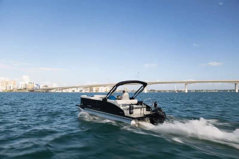 Slide: The Image of Harris Sunliner 230 2025 - 4