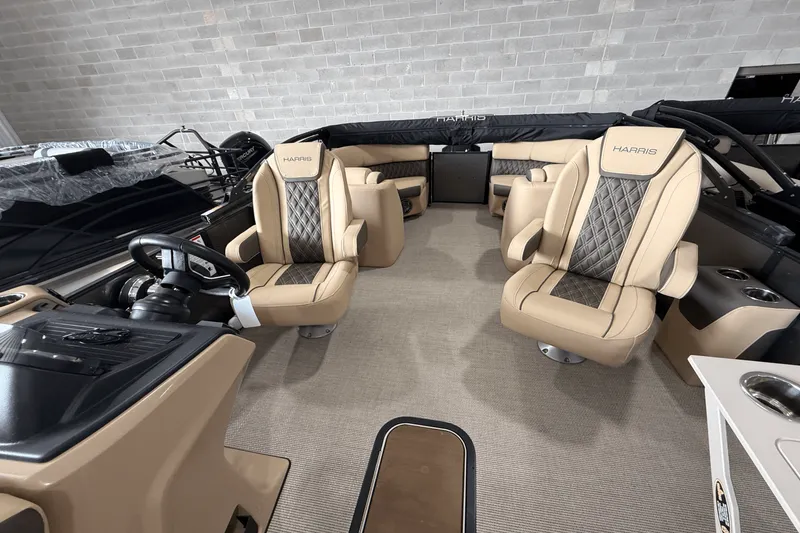 Slide: The Image of Harris 230 Sunliner 2025 - 10