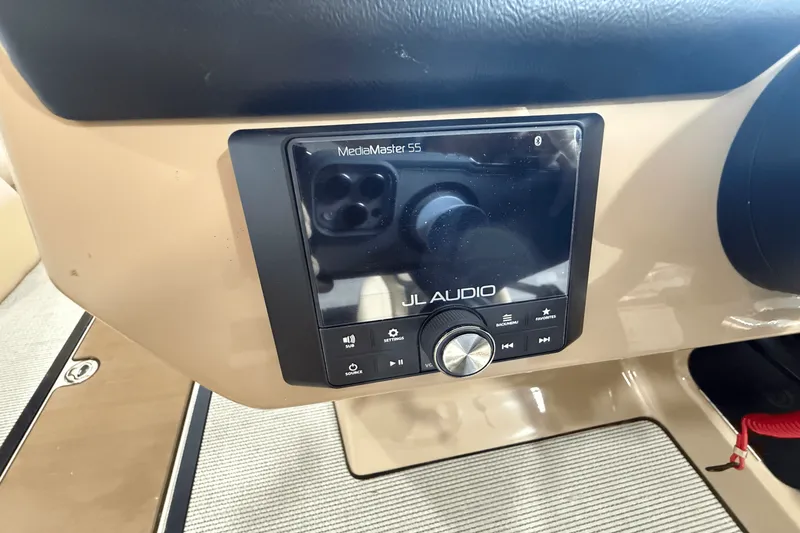 Slide: The Image of Harris 230 Sunliner 2025 - 13