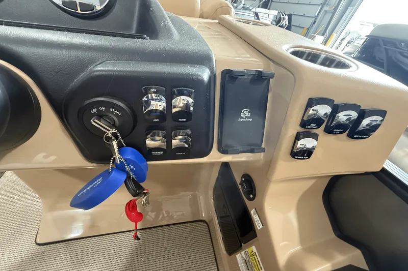 Slide: The Image of Harris 230 Sunliner 2025 - 14