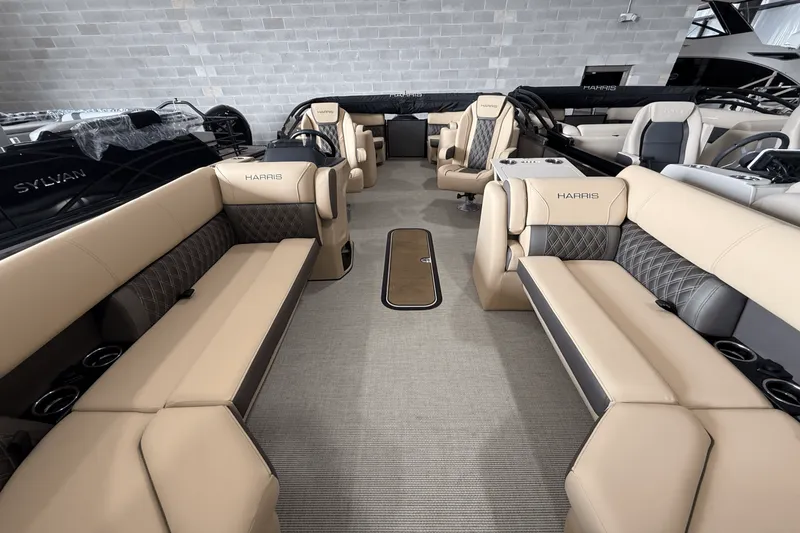 Slide: The Image of Harris 230 Sunliner 2025 - 2