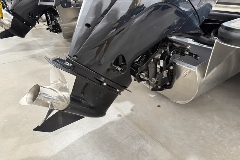 Slide: The Image of Harris 230 Sunliner 2025 - 23